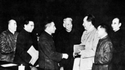 文革前的中共政治局常委（1962年），左起：朱德，周恩來，陳雲，劉少奇，毛澤東，鄧小平，林彪
