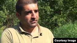 Aldin Bejhanović kaže da je zbog neimaštine prodavao metale koje je iskopavao u krugu devastiranog HAK-a, ne znajući da se izlaže opasnosti. Dobio je emboliju pluća. (Foto: CIN)