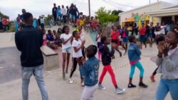 Raparigas que praticam skate também recebem aulas de moda