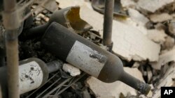 Залишки горілих пляшок вина на виноробному заводі Signorello Estate в долині Напа, штат Каліфорнія, 10 жовтня 2017 року.