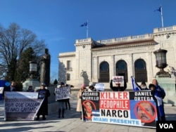 Opositores nicaragüenses se manifestaron el viernes 11 de enero de 2019 frente a la OEA.