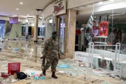 Uharibifu uliofanywa na watu waliopora mali katika maduka ya Jabulani mall, wanajeshi wapelekwa kuzuia ghasia, wizi na uharibifu wa mali za Umma.