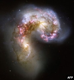 AQSh tomonidan uchirilgan “Xabbl” (Hubble) teleskopiga qaraganda “RadioAstron” 100.000 barobar kattaroq tasvirlarni yerga yuborishga qodir.