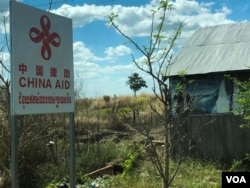 A land transporting truck attached with “China Aid” placard at the the construction site of a new Cambodian-China friendship hospital in Tboung Khmum province, in March 2019 (Sun Narin/VOA Khmer)