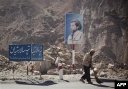 Ahmad Shoh Masud, Panjsher arsloni deya tanilgan xalq qahramoni, ona shahri Tapi Salarda dafn etilgan. U 2001-yilning sentabrida bomba xurujida o'ldirilgan edi. Ahmad Shoh Masud boshchiligidagi kuchlar avval Sovet Ittifoqi, keyinroq esa Tolibonga qarshi k