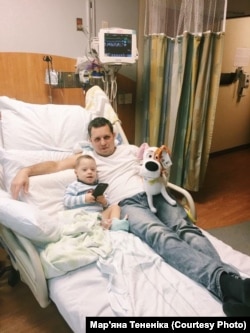 Філліп у лікарні з татом