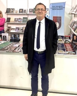 Muharem Fišo, bivši kantonalni ministar za boračka pitanja, novinaru CIN-a je tvrdio da nema nekretnine, ali se poslije predomislio, rekavši da ima jednu – porodičnu kuću (Foto: Vlada KS)