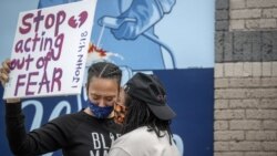 Građani protestuju na mestu gde je, nakon policijske intervencije, preminuo Džordž Flojd