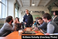 Hack4energy 2015 (у центрі - Роман Зінченко, співзасновник Greencubator)