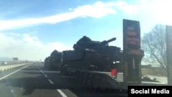 عراق د ترکیې څخه غوښتي چې سرتیري دې وباسه خو ترکیه وایي چې د داعش سره جنگیږي.