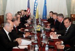 Joe Biden, tada potpredsjednik SAD, na sastanku sa članovima Predsjedništva BiH, Javierom Solanom, predstavnikom EU za vanjsku politiku i Valentinom Inzkom, visokim predstavnikom u BiH, maj 2009.