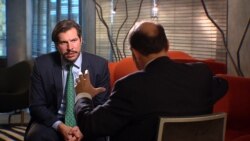 Novinar Glasa Amerike Ajdin Muratović prilikom intervjua sa Visokim predstavnikom za BiH