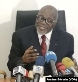 Martin Mberi, président du Conseil national de dialogue, à Brazzaville, le 19 octobre. (VOA/Arsène Séverin)