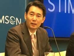 位於台北的政治大學外交系副教授黃奎博