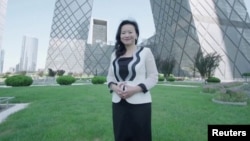 2020年澳洲華裔主持人成蕾在北京CCTV大樓前。