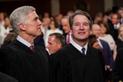 FILE - Majaji wa Mahakama ya Juu Neil Gorsuch, kushoto, na Brett Kavanaugh