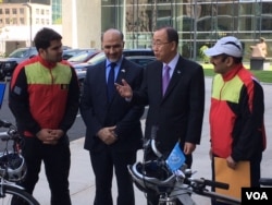 (L-R) Firoz Khan, Afghan Ambassador to the UN Mahmoud Saikal, UN chief Ban Ki-moon and Nader Shah Nangarhari talk after the duo's arrival in New York. (VOA/M. Besheer
