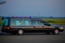 Gari ilioubeba mwili wa Balozi John Kijazi