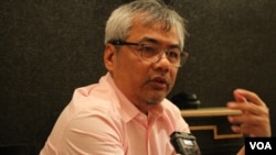 រូបឯកសារ៖ លោក​ ឆាំង យុ​ ប្រធាន​មជ្ឈមណ្ឌល​ឯកសារ​កម្ពុជា​ (DC-Cam) ក្នុង​អំឡុង​ពេល​ផ្ដល់​បទ​សម្ភាសន៍​ដល់​VOA​នៅ​សណ្ឋាគារ Beacon ក្នុង​រដ្ឋ​ធានី Washington កាល​ពី​ថ្ងៃសុក្រ ទី១២ ខែ​ឧសភា ឆ្នាំ​២០១៧។ (ហុង ចិន្តា​/VOA)