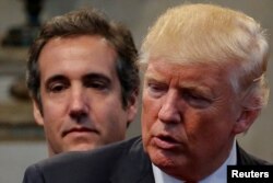 Donald Tramp sobiq advokati Maykl Koen bilan, Klivlend, 21-sentabr, 2016