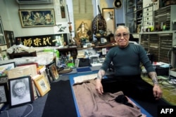 Seniman tato senior Jepang, Horiyoshi III, difoto di studio tatonya di Yokohama, Jepang, 27 Januari 2018.(Foto:AFP)