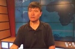 资料照：周锋锁接受美国之音采访