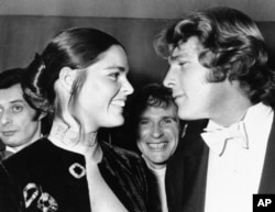 Co-stars Ali MacGraw, left, and Ryan O'Neal appear in London to attend Royal Film showing of their film, "Love Story." (AP Photo)