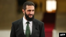 Suriye'nin fiili lideri Ahmed el-Şara'nın geçiş dönemi için cumhurbaşkanı ilan edildiği ve kendisine yeni bir yasama konseyi kurma yetkisi verildiği açıklandı.