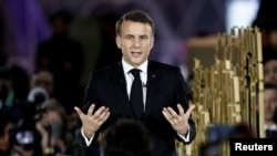 法國總統馬克龍2025年2月10日巴黎舉行的人工智慧高峰會上致詞。