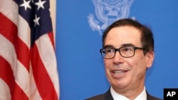 El secretario del Tesoro de EE.UU., Steven Mnuchin, dijo a reporteros un aparte de la cumbre de líderes financieros del G20, que instó a China retomar unas negociaciones comerciales estancadas.