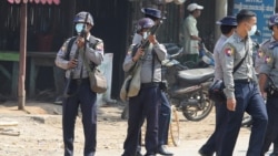 နေပြည်တော်က ဆန့်ကျင်ကန့်ကွက်ပွဲကို သေနတ်ကိုင်ဆောင်အသင့်အနေအထားနဲ့ စောင့်ဆိုင်းနေစဉ်။ (ဖေဖေါ်ဝါရီ ၂၆၊ ၂၀၂၁)