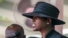 ARCHIVO - La exprimera dama haitiana Martine Moïse, acompañada de sus hijos, habla durante el funeral de su marido asesinado, el expresidente Jovenel Moïse, el viernes 23 de julio de 2021, en Cap-Haitien, Haití. 