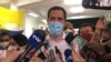 El líder opositor venezolano Juan Guaidó conversa con la prensa luego de un evento político en Caracas. Junio 3, 2021. [Foto: VOA/Álvaro Algarra]
