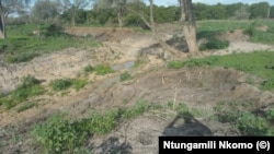 Ekudubukeni kwedamu leMabhongane ngo2005, kwavuleka imifula lezifudlala amanzi ahamba wonke.