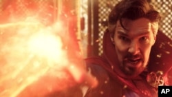 Benedict Cumberbatch dans le rôle du Dr Stephen Strange dans une scène de "Doctor Strange in the Multiverse of Madness" dans cette image fournie par les studios Marvel.
