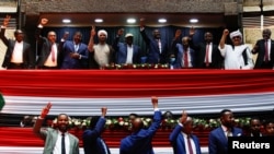 Wajumbe wanaounga mkono Kikosi cha Dharura cha Sudan RSF wakubaliana hoja wakati wa mkutano.