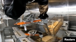 Robots to make hot chips in fast food restaurants across the U.S.