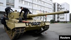 გერმანული ტანკი "ლეოპარდი" ბრატისლავაში, სლოვაკეთი. 19 დეკემბერი, 2022 წ.