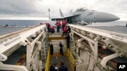 ARHIVA - Paluba nosača aviona Džerald Ford 6. oktobra 2022. nadomak obale virdžinije. (Foto:AP/Steve Helber)