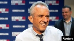 Robert F. Kenedi, nezavisni predsednički kandidat na mitingu u Arizoni, februar 2024.
(REUTERS/Rebecca Noble)