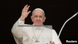 Papa Franja na terasi bazilike Svetog Petra u Vatikanu