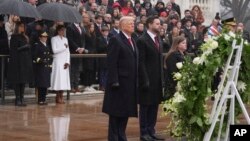 美國當選總統特朗普和當選副總統萬斯在阿靈頓國家公墓獻花。 (2025年1月19日)