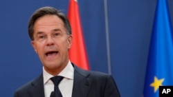 2023年7月3日，荷蘭首相呂特在塞爾維亞貝爾格萊德舉行的記者會上講話。（美聯社照片）