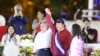 El presidente de la Asamblea Nacional de Nicaragua, Gustavo Porras, y el presidente de Nicaragua, Daniel Ortega, se dan la mano junto a la vicepresidenta Rosario Murillo, durante la inauguración del cuarto mandato consecutivo de Ortega, en Managua, Nicaragua, el 10 de enero de 20