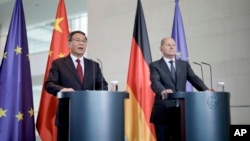 中国总理李强2023年6月20日在柏林与德国总理奥拉夫·朔尔茨（Olaf Scholz）在记者会上。