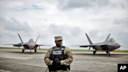 На фото: винищувачі F-22 у Румунії
