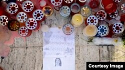 Maltada halok bo'lgan jurnalist Dafne Karuana Galisiya sharafiga yoqilgan shamlar