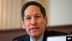 El Dr. Tom Frieden habla sobre el ébola en el Capitolio, en Washington. 