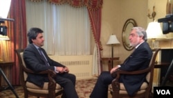 Afghanistan's chief executive officer Abdullah Abdullah speaks to Said Sulaiman Ashna of VOA Afghanistan service e at the United Nations General Assembly in New York, Sept. 27, 2015.