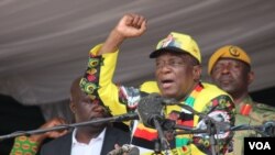 លោក​ប្រធានាធិបតី Emmerson Mnangagwa របស់​ប្រទេស​ហ្ស៊ីមបាវ៉េ​នា​ពេល​បច្ចុប្បន្ន​នេះ ធ្លាប់​ធ្វើ​ជា​រដ្ឋមន្ត្រី​សន្តិសុខ​នៅ​សម័យ​លោក Robert Mugabe ធ្វើ​ជា​នាយករដ្ឋមន្ត្រី។ 